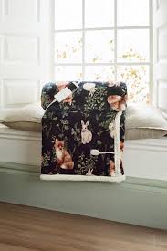Sherpa woodland heated throw deyong