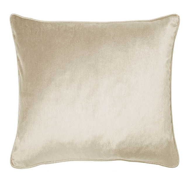 Nigella Oyster Cushion CutOut 66196.1712162129